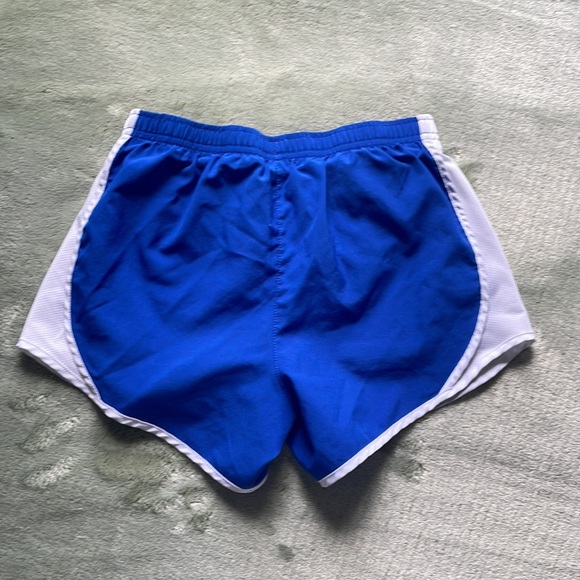 Girls medium dri-fit blue Nike shorts - Picture 2 of 3